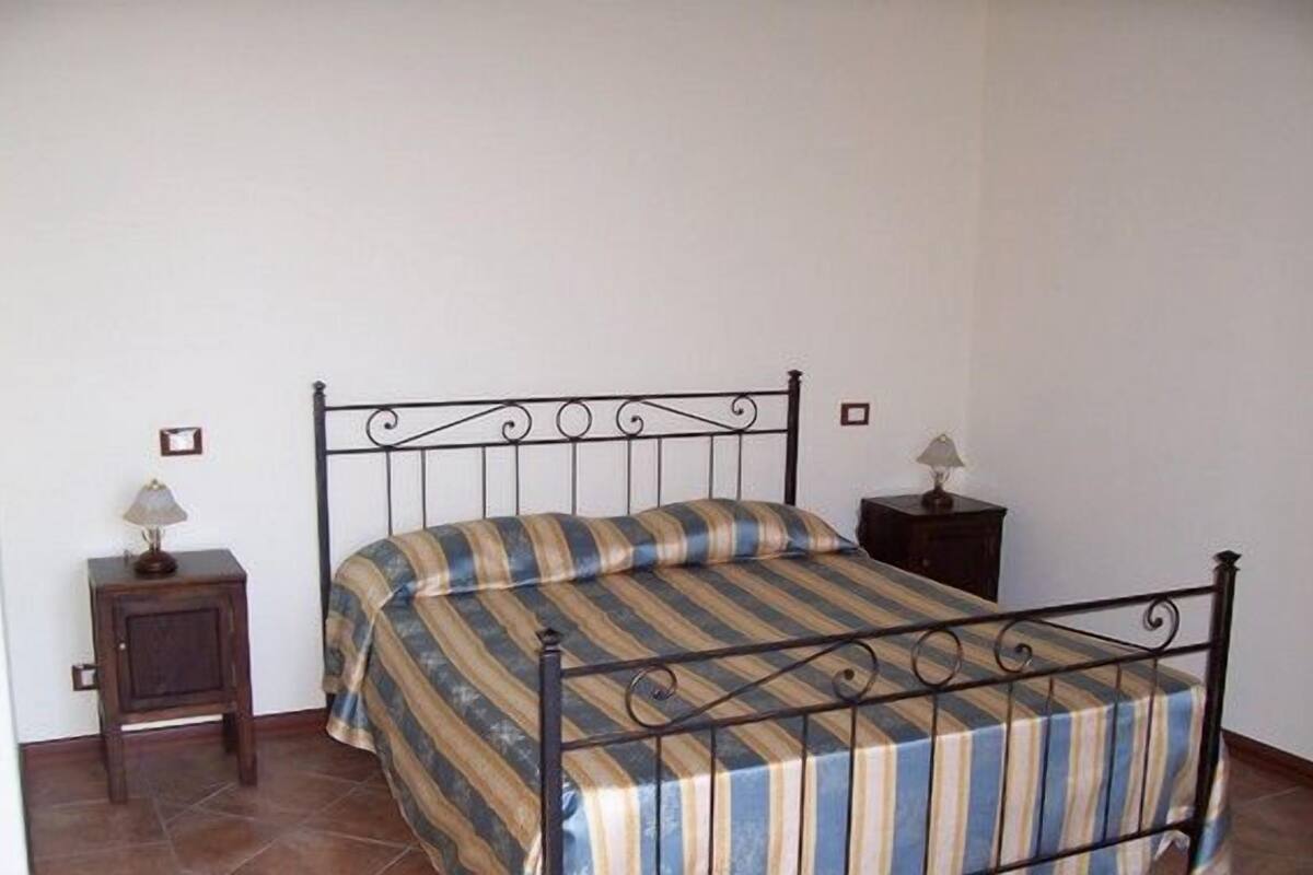 rom med privat bad Lipari | Skrivebord, lydisolert, strykejern/-brett og barnesenger (inkludert)