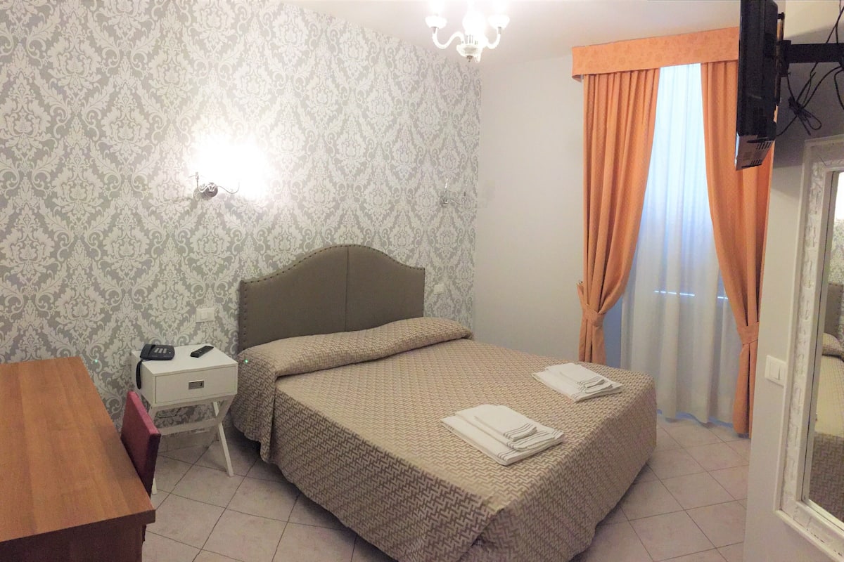 Classic Double or Twin Room | Premium bedding, down comforters, in-room safe, desk