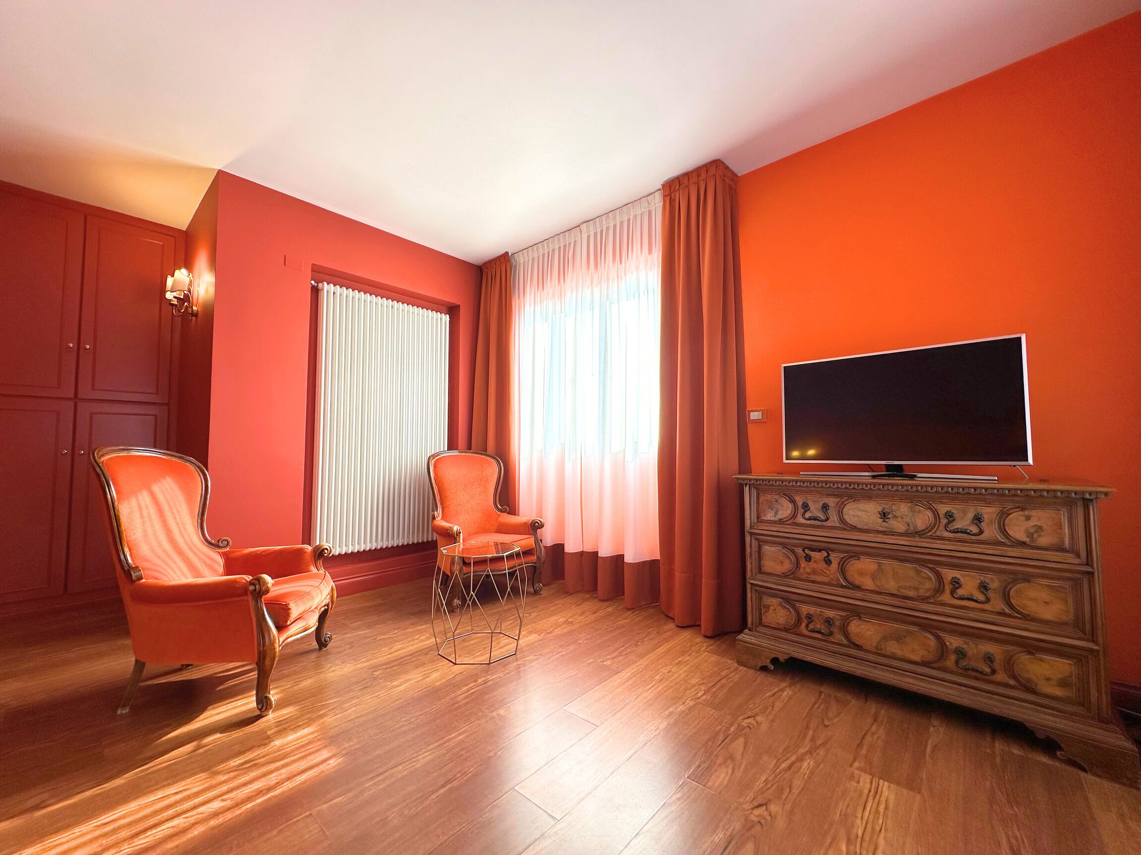 design suite | minibar, in-room safe, desk, free wifi