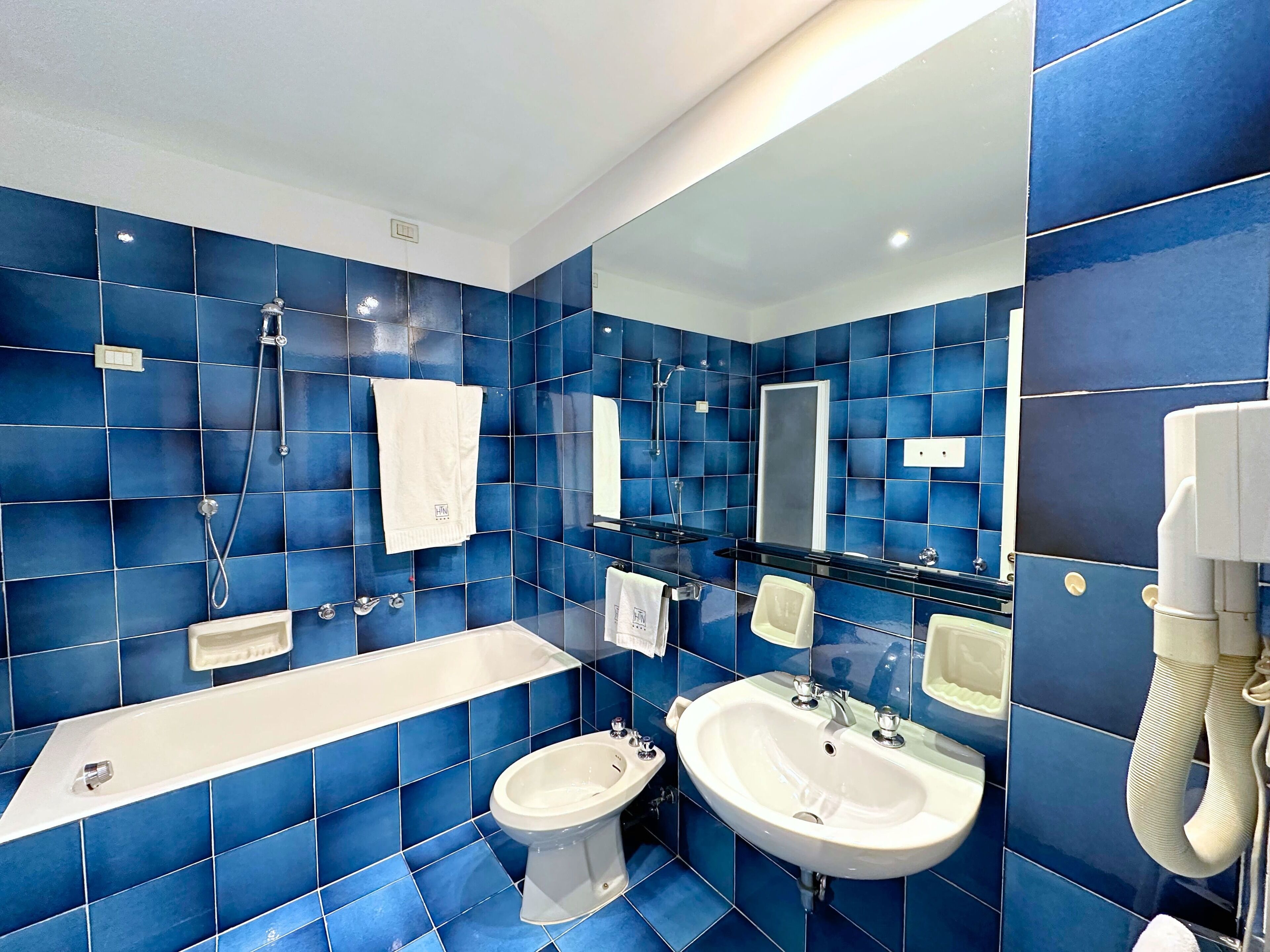 business double room | bathroom | hair dryer, bathrobes, slippers, bidet