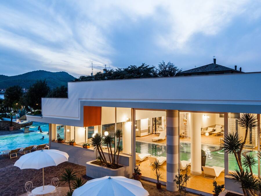 Behandelingskamers voor koppels, een Turks bad/hammam