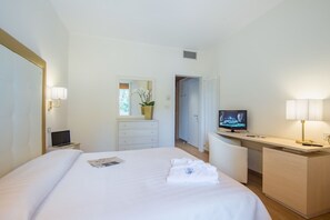 Dobbeltrom – comfort | Minibar, safe på rommet, skrivebord og wi-fi (inkludert)