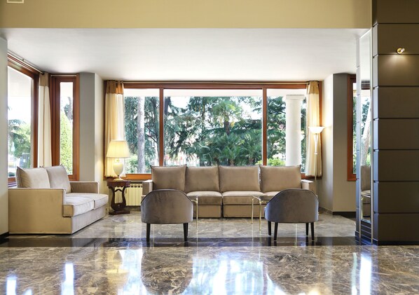 Lobby sitting area - Terme delle Nazioni (Montegrotto Terme)