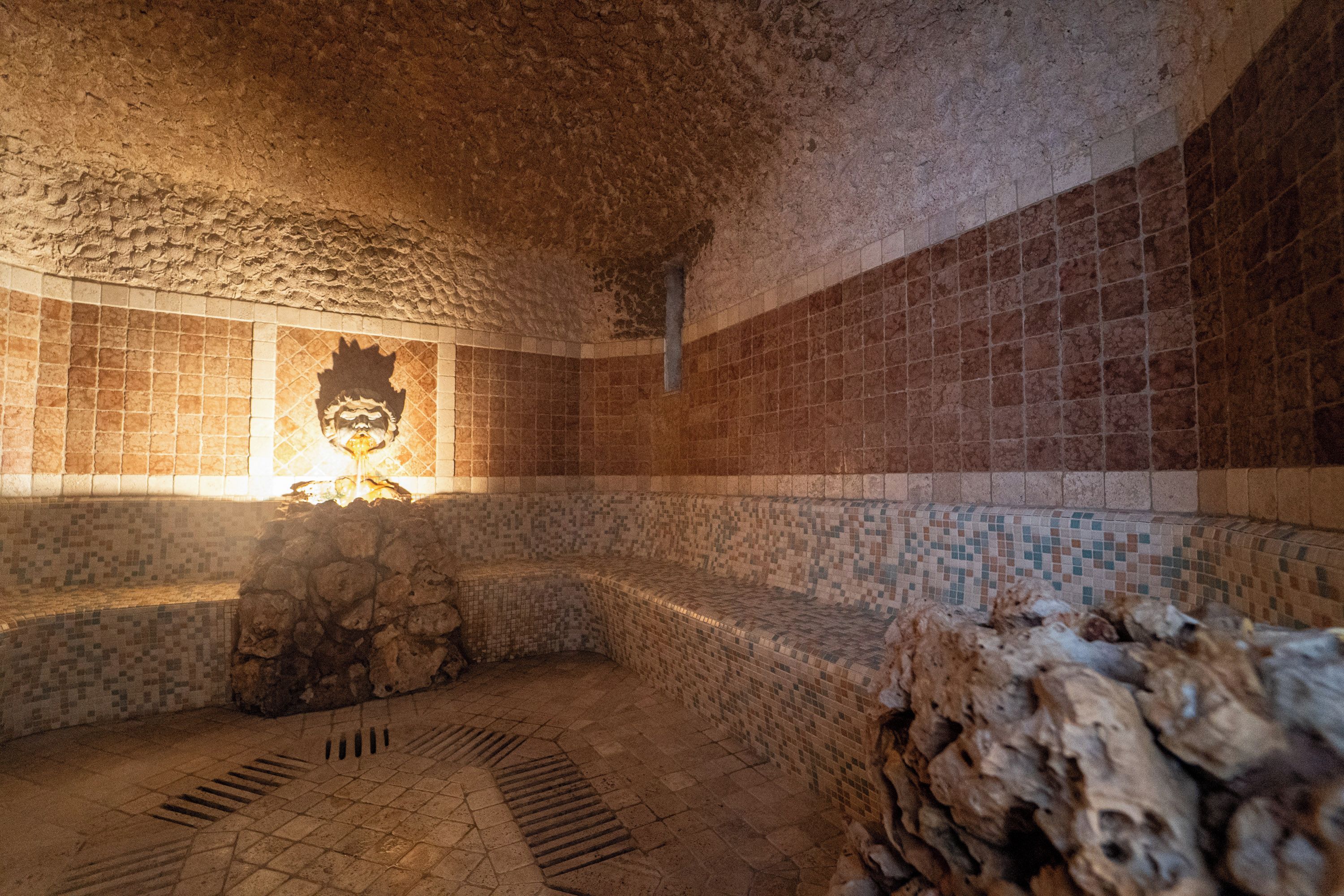 Couples treatment rooms, Turkish bath, body treatments, hydrotherapy