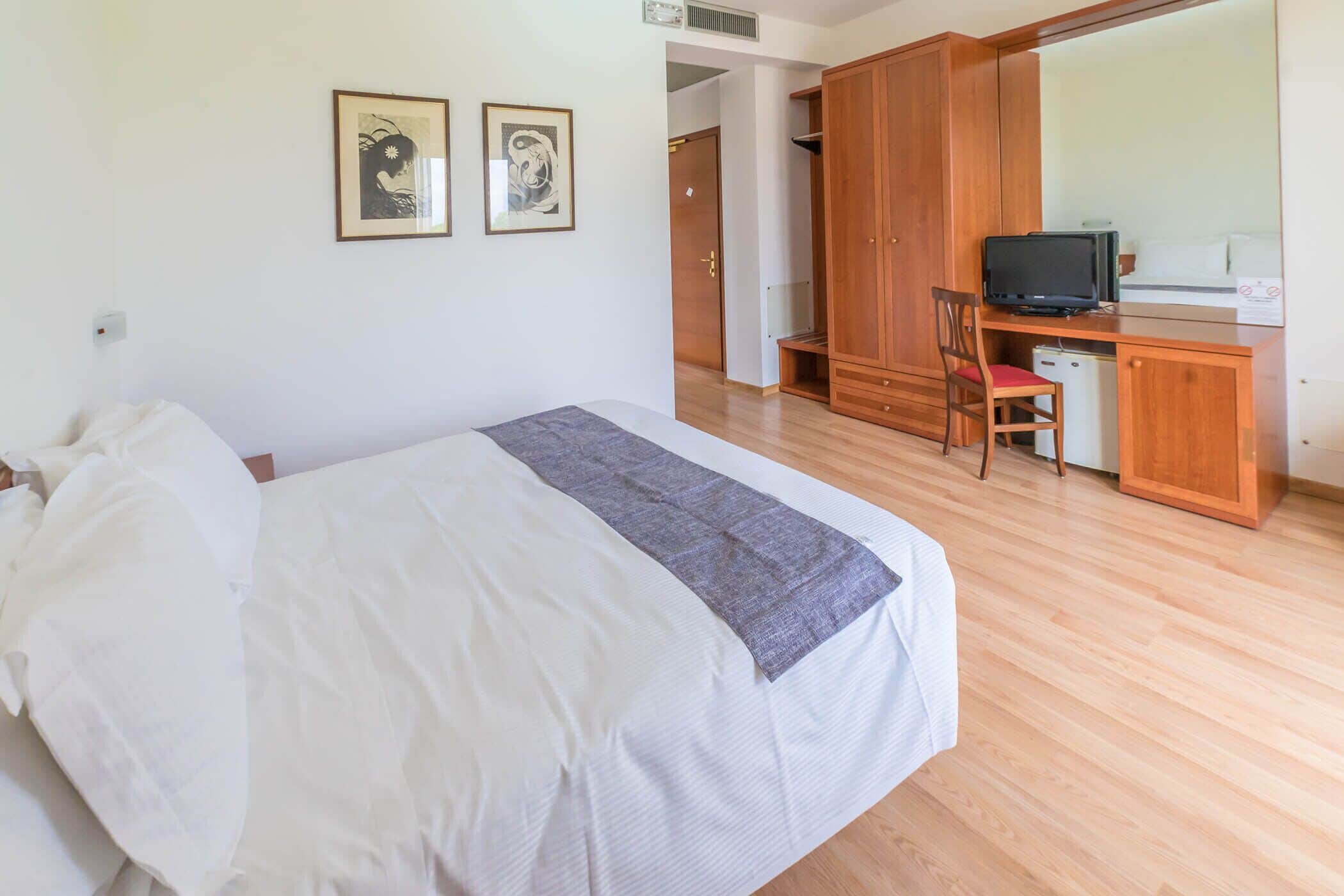 double or twin room, balcony | premium bedding, down duvets, pillow-top beds, desk