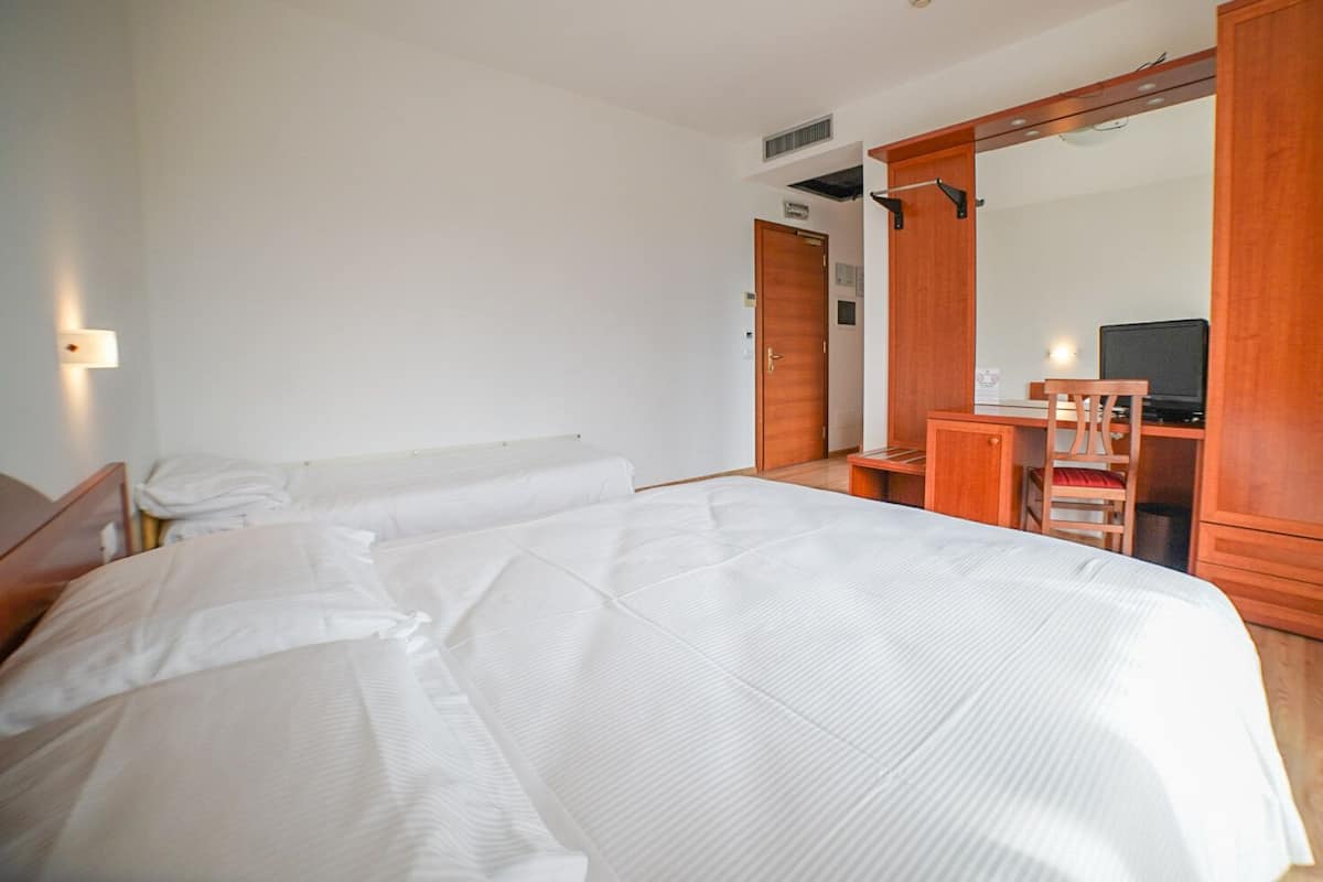 Premium bedding, down duvets, pillow-top beds, desk