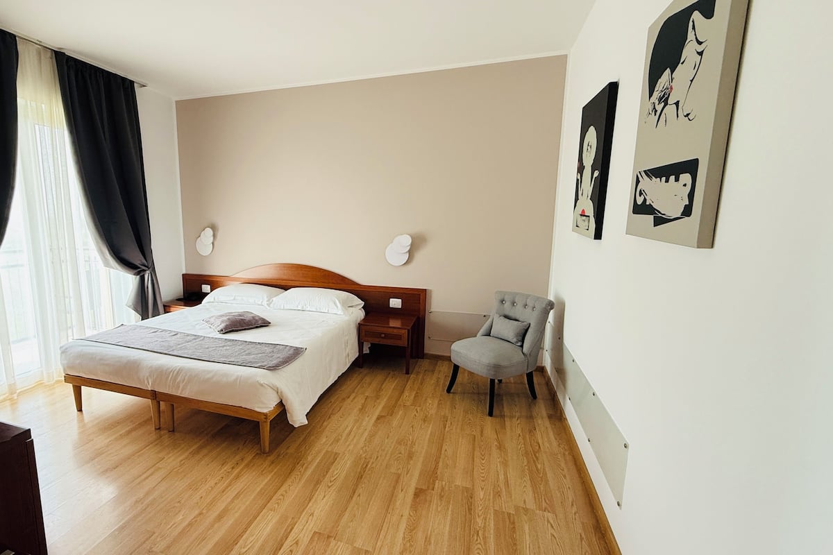 Sengetøy av topp kvalitet, dundyner og senger med overmadrass