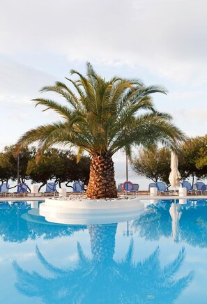 Outdoor pool - Negroponte Resort Eretria (Eretria)