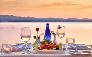 2 restaurants, breakfast, lunch, dinner served; international cuisine