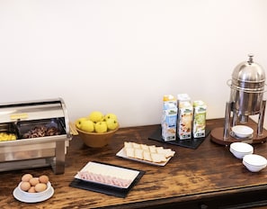 Petit déjeuner buffet servi tous les jours en supplément
