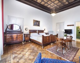 Superior Triple Room | Down comforters, in-room safe, desk, laptop workspace