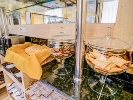 Café da manhã com buffet grátis todos os dias