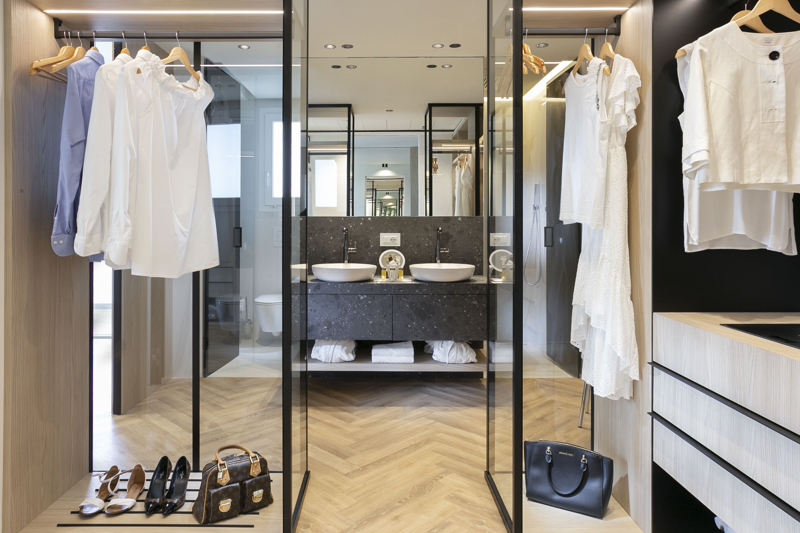 luxury suite (alba) | 1 bedroom, minibar, in-room safe, individually furnished