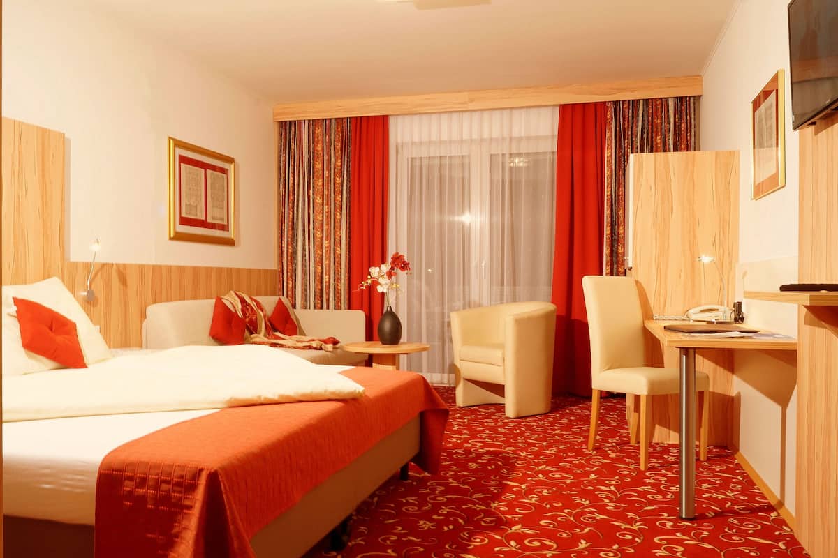 Minibar, caja de seguridad en la habitación y decoración personalizada