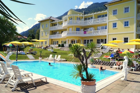 Seasonal outdoor pool, open 9:00 AM to 6:00 PM, pool umbrellas
