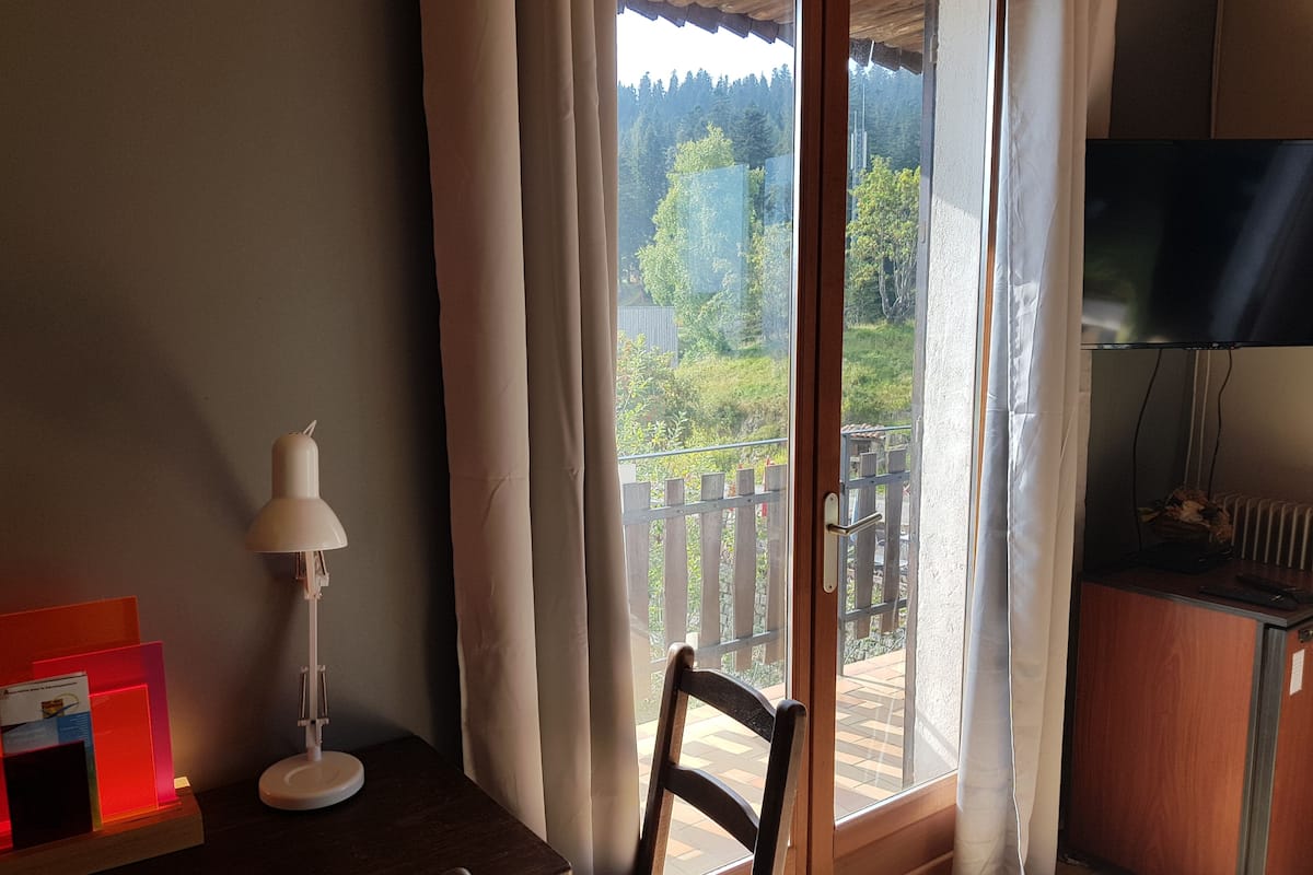 In-room safe, blackout curtains, free WiFi, bed sheets