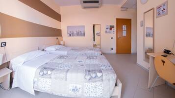 Doppelzimmer | Zimmersafe, Schreibtisch, Bügeleisen/Bügelbrett, kostenloses WLAN