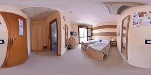 Double Room | In-room safe, desk, iron/ironing board, free WiFi - Central Hostel BG (Bergamo)