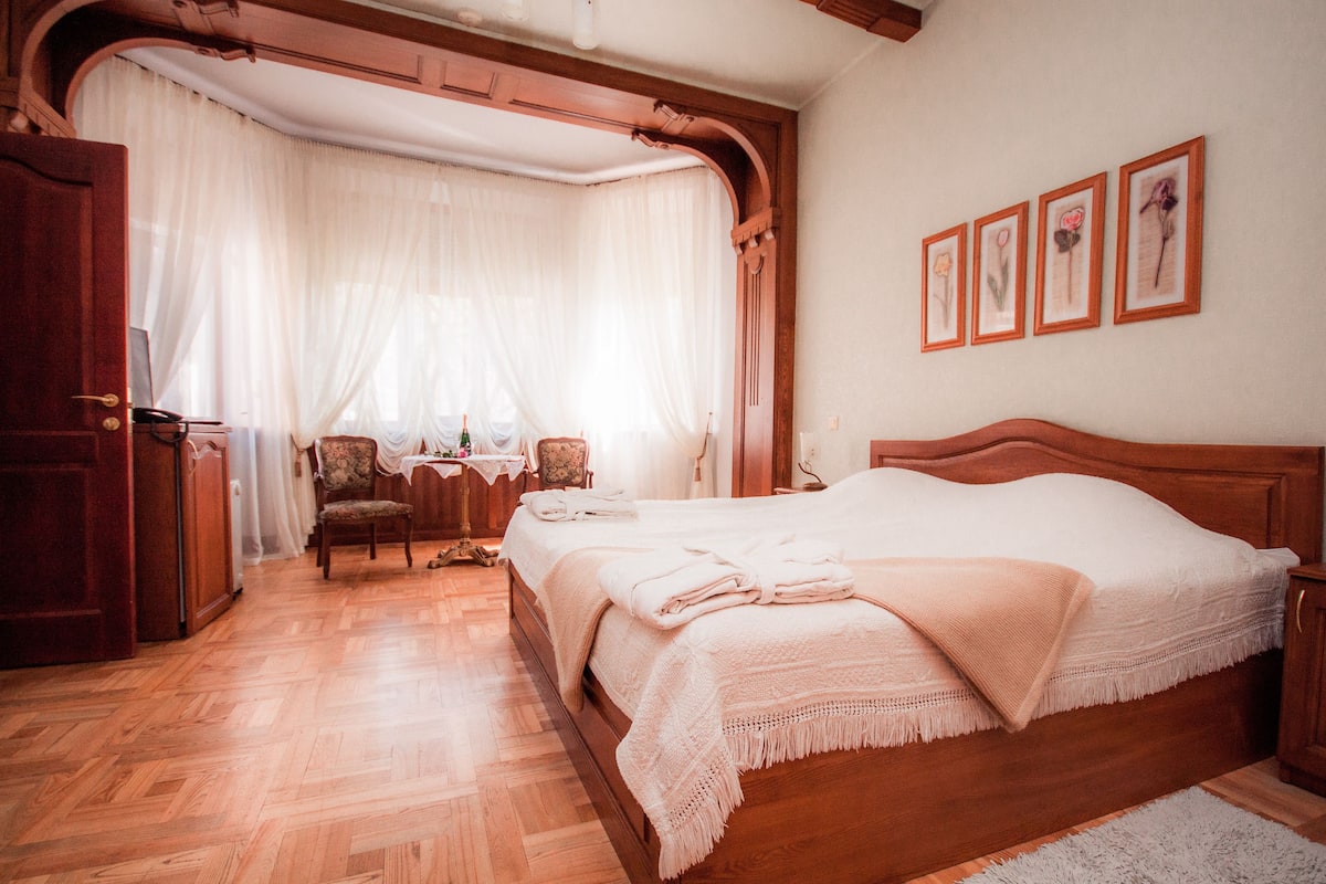 Suite estudio Deluxe, 1 cama King size | Escritorio, tabla de planchar con plancha y wifi gratis