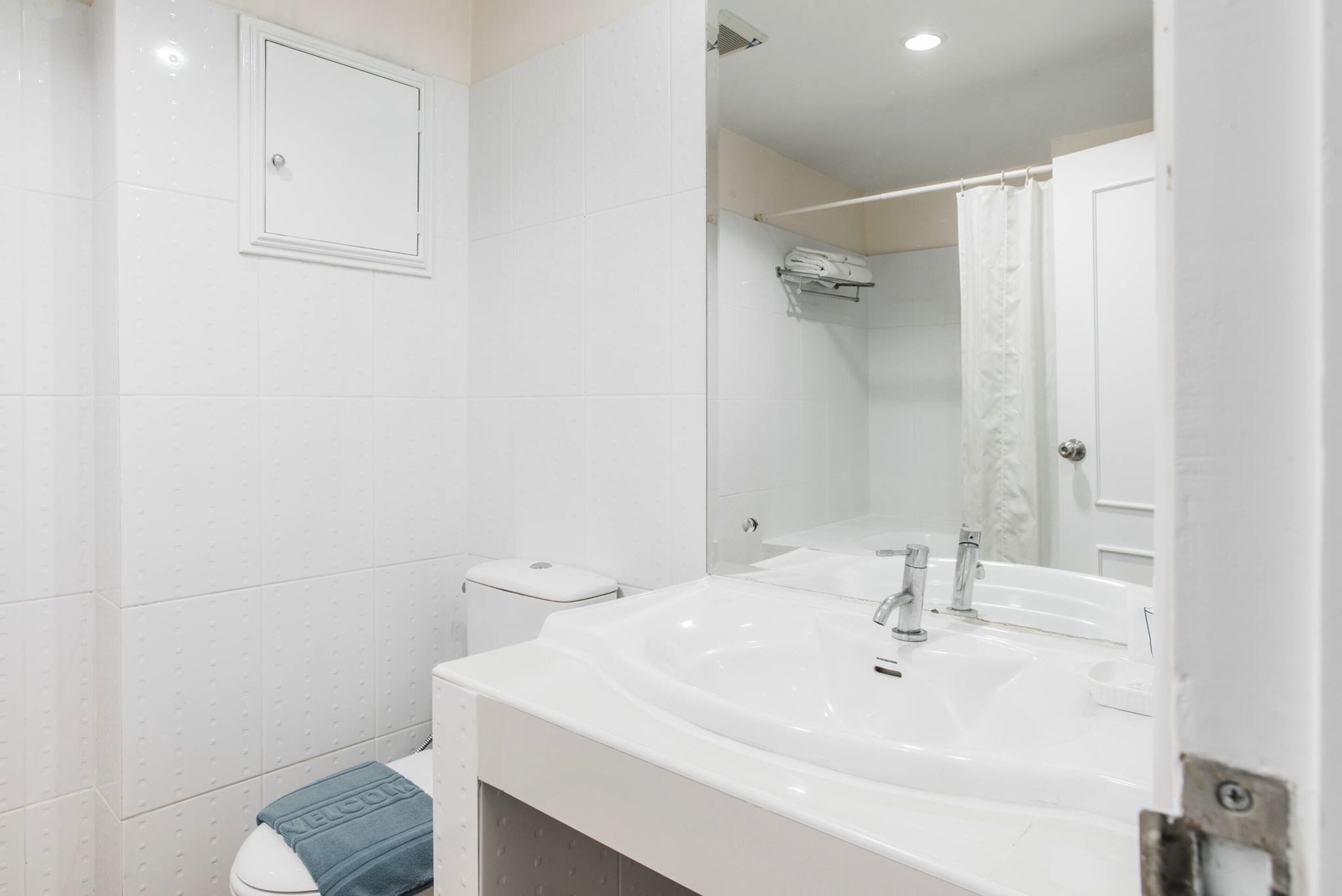 Rom – deluxe | Bad | Toalettartikler (inkludert), hårføner og håndklær