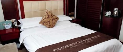 迷你吧、客房内保险箱、办公桌、收费高速有线上网
