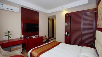 Minibar, coffres-forts dans les chambres, bureau