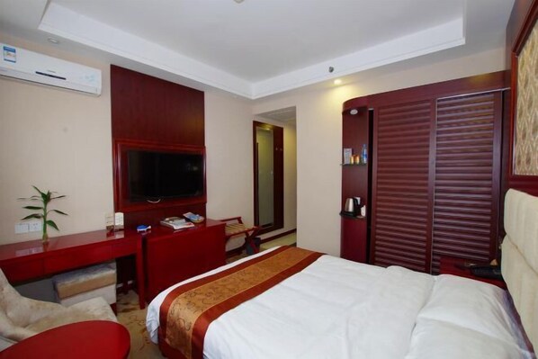 Minibar, in-room safe, desk, wired Internet