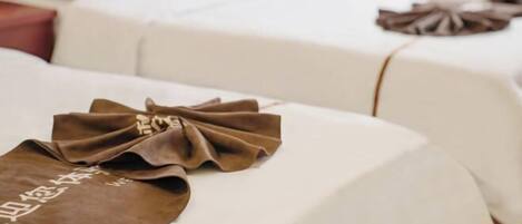 Minibar, safe på rommet, skrivebord og kablet internett