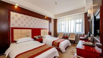 Minibar, caja fuerte, escritorio y Internet por cable