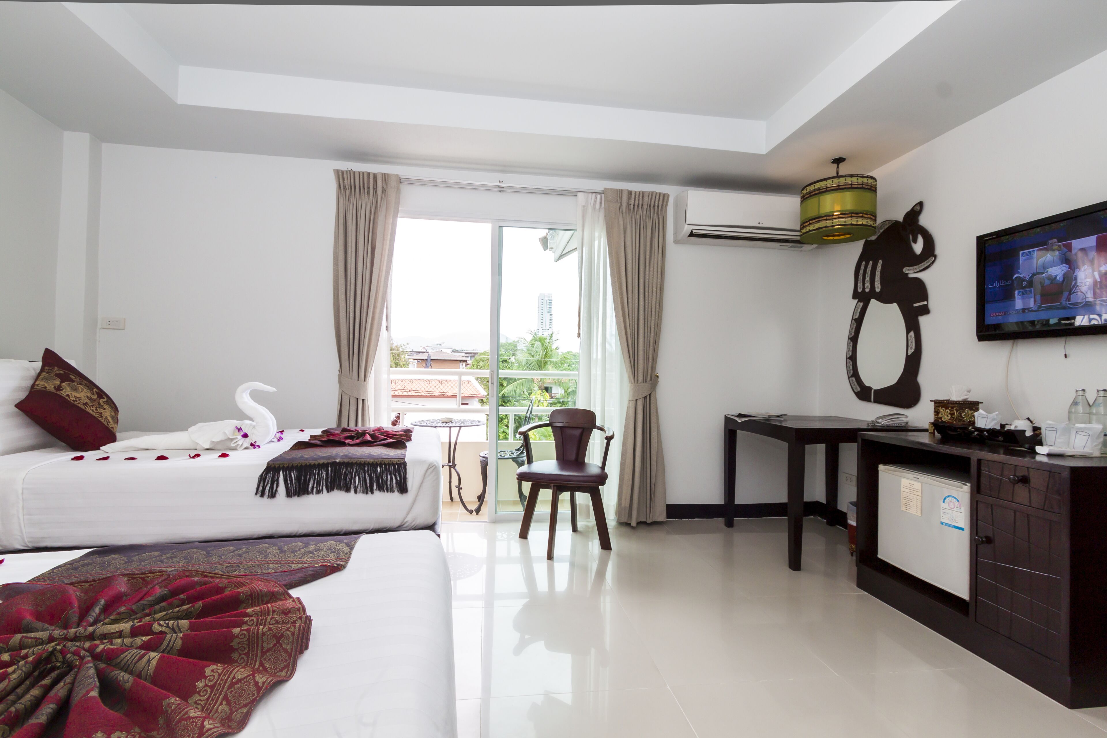 Minibar y caja de seguridad en la habitación 