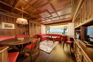 Suite, 1 Bedroom, Sauna | Living area | TV - Ruster Resort (Lagundo)