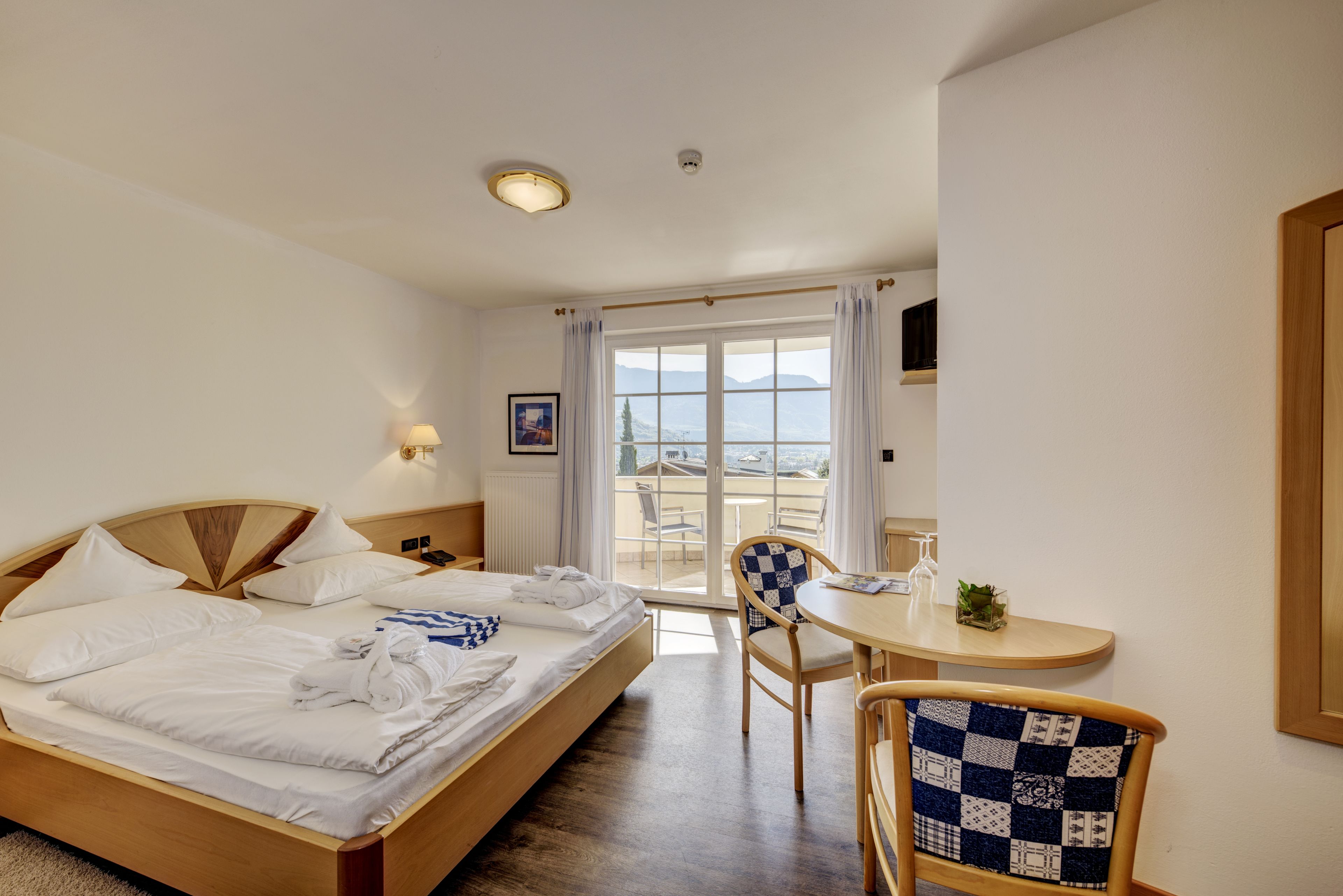 comfort double room, city view | in-room safe, cots/infant beds, free wifi, bed sheets