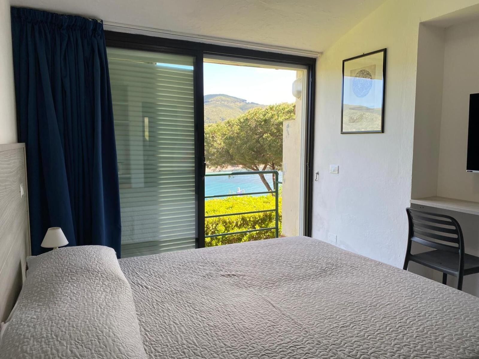 in-room safe, desk, blackout curtains, free wifi