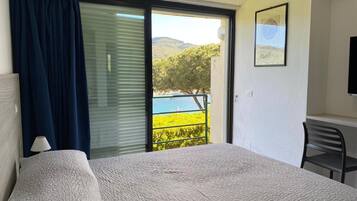 Coffres-forts dans les chambres, bureau, rideaux occultants