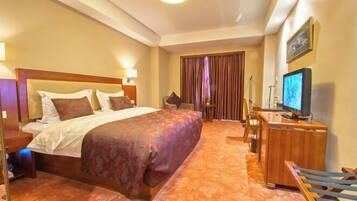 Minibar, in-room safe, alarm clocks