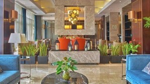 Lobby-lounge