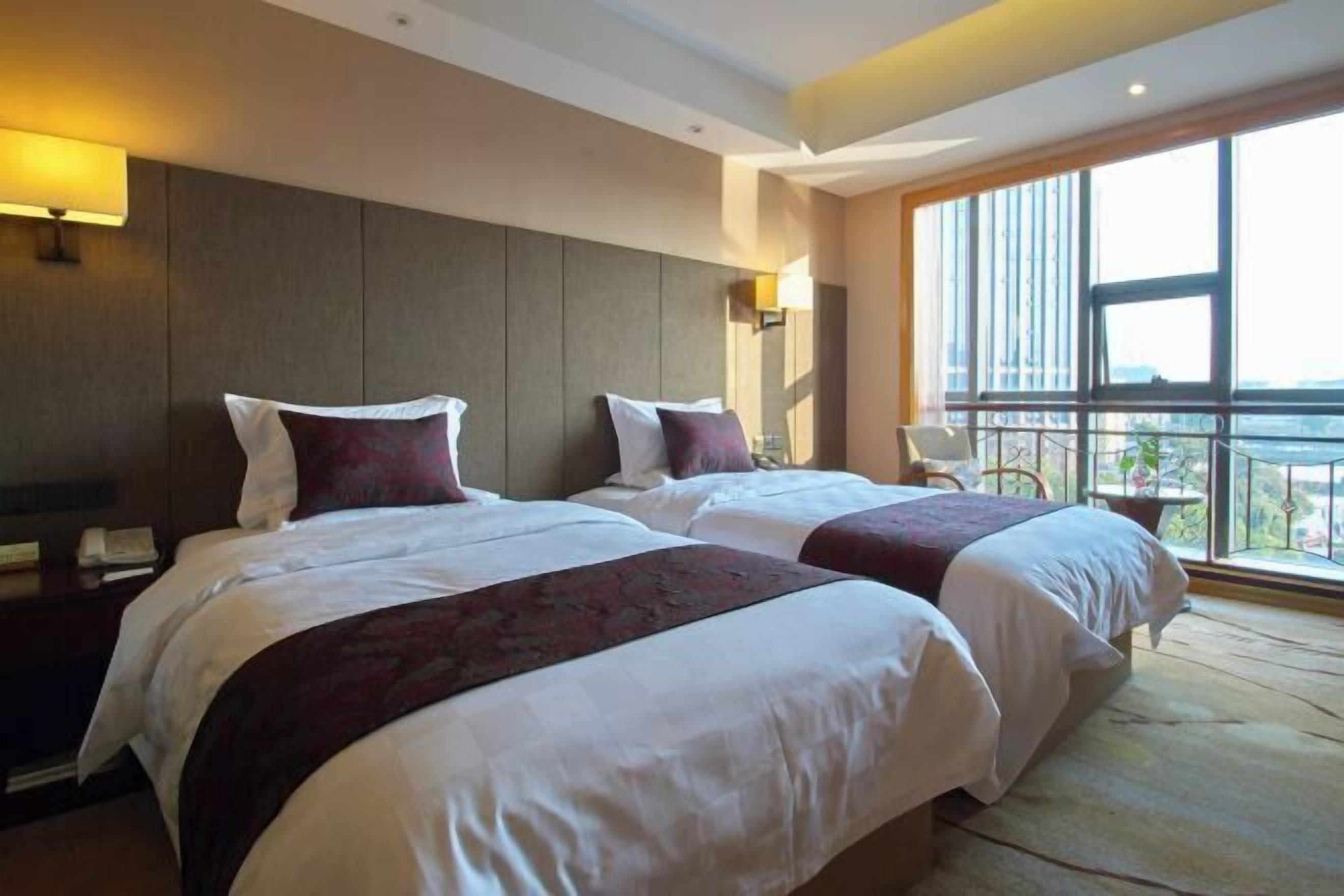 Minibar, in-room safe, alarm clocks