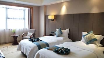 Minibar, in-room safe, alarm clocks