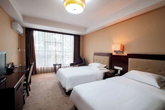 Minibar, in-room safe, alarm clocks