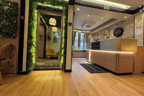 Coin salon dans le hall