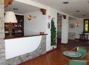 Bar (on property) - Bay Palace (Taormina)