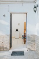 Apartamento, 1 habitación, vistas al jardín | Cocina privada | Frigorífico y mesa de comedor