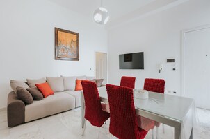 Refrigerador, mesa de comedor