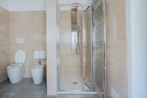 Luxury Apartment, Hot Tub | Bathroom | Shower, hydromassage showerhead, hair dryer, bathrobes