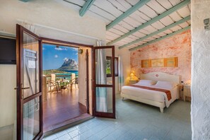 Down duvets, minibar, in-room safe, individually furnished - Hotel Don Diego (Loiri Porto San Paolo)