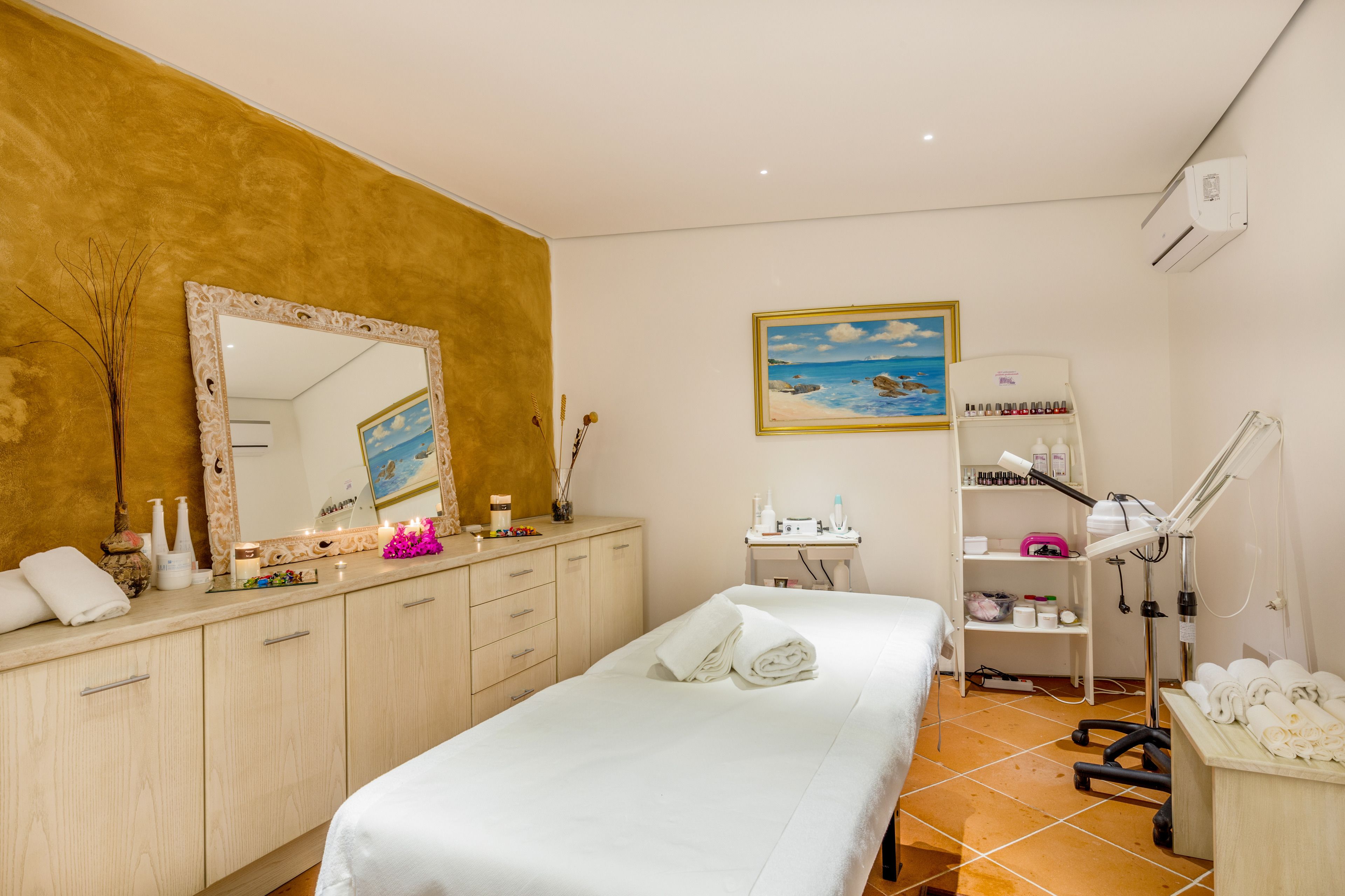 sports massages, 1 treatment room, massages