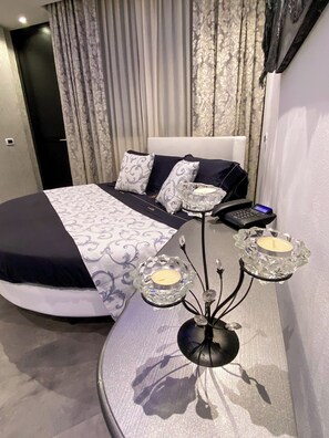 Egyptian cotton sheets, premium bedding, down duvets, minibar - Hotel Motel Visconteo (Binasco)