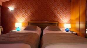 1 bedroom, Egyptian cotton sheets, premium bedding, down duvets
