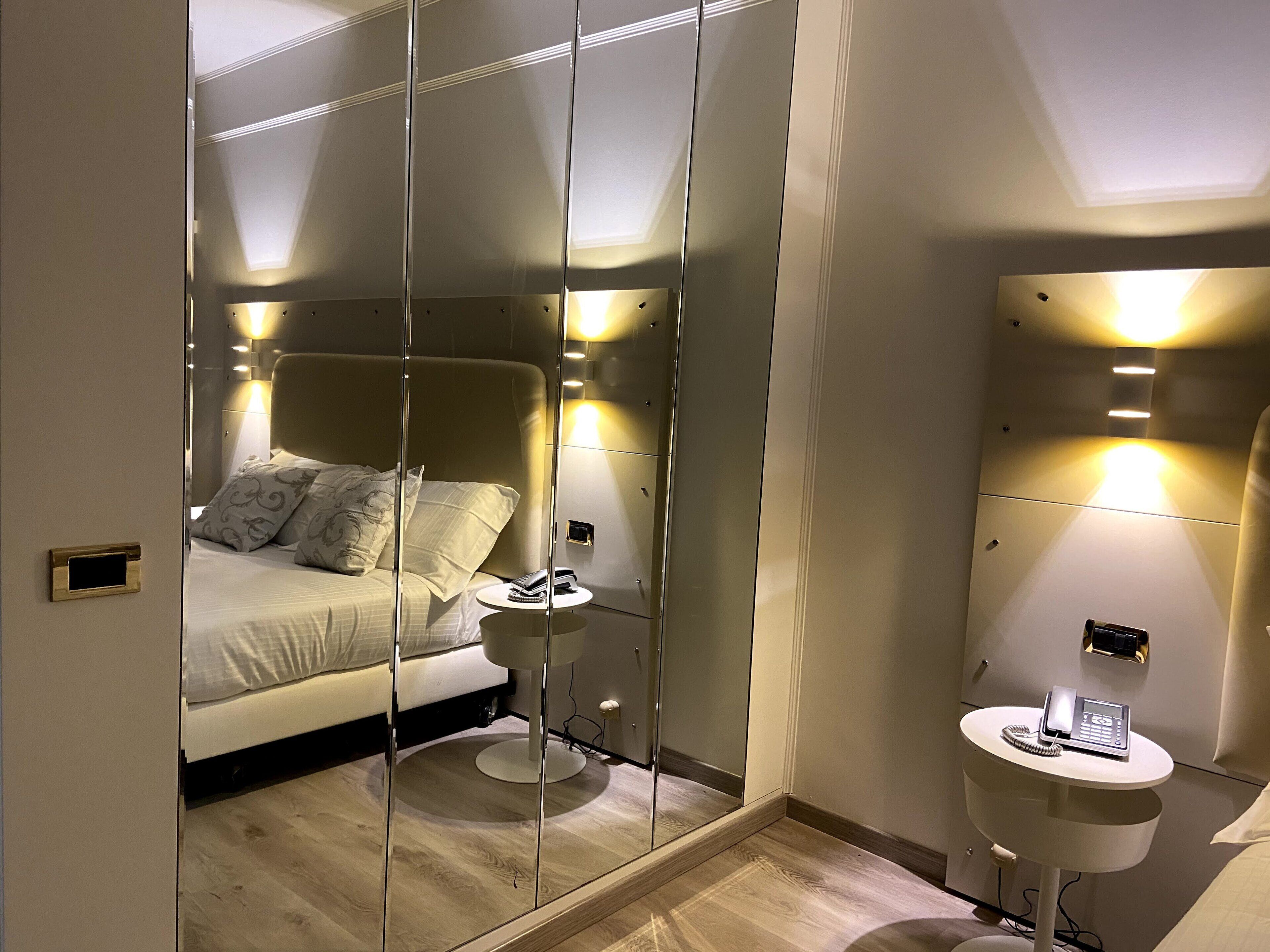 deluxe room, 1 queen bed, hot tub | egyptian cotton sheets, premium bedding, down duvets, minibar