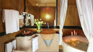 Deluxe Room, Hot Tub | Jetted tub